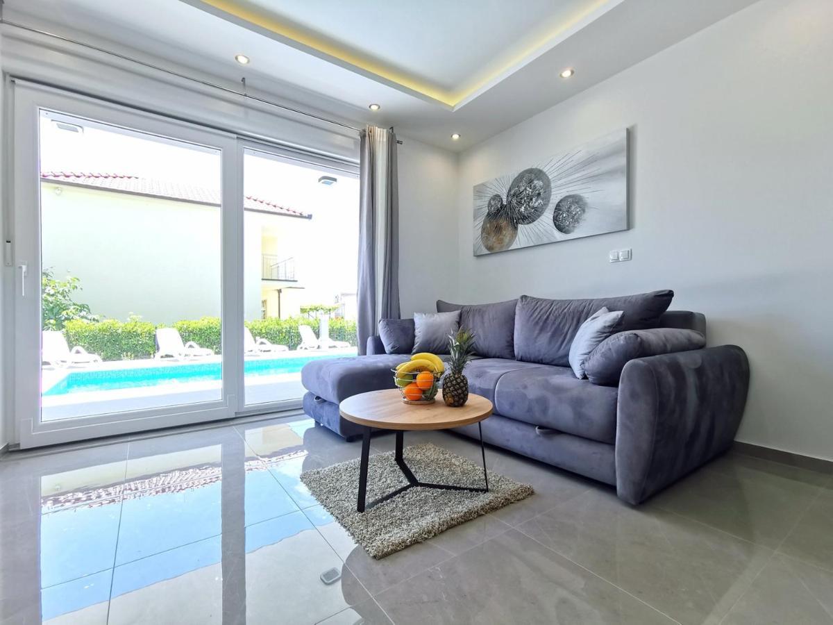 Seka Apartments With A Pool Kaštela Zewnętrze zdjęcie