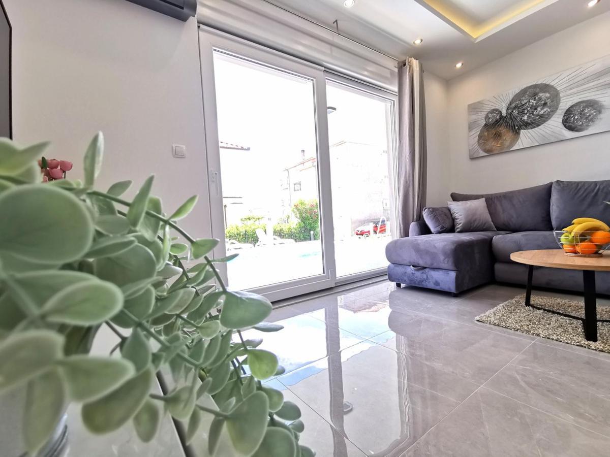 Seka Apartments With A Pool Kaštela Zewnętrze zdjęcie