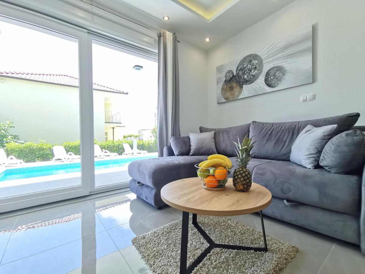 Seka Apartments With A Pool Kaštela Zewnętrze zdjęcie