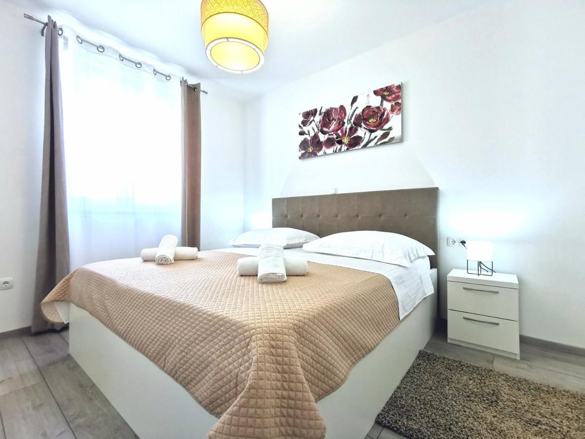 Seka Apartments With A Pool Kaštela Zewnętrze zdjęcie